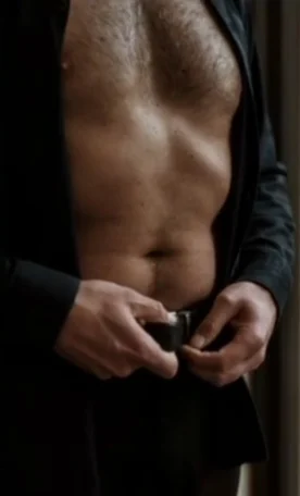 Chico prepago con torso desnudo